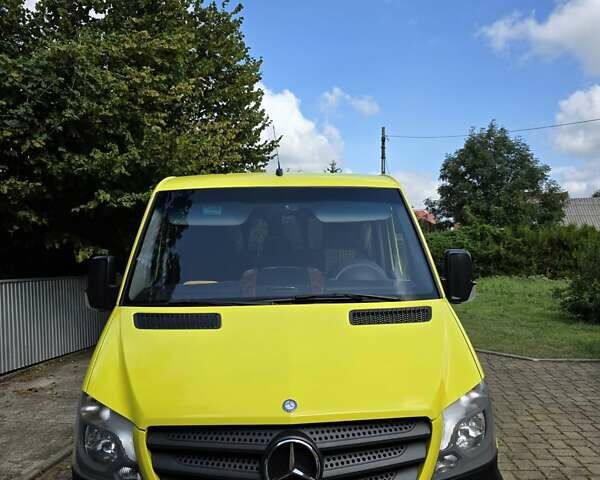 Желтый Мерседес Sprinter, объемом двигателя 2.2 л и пробегом 374 тыс. км за 26500 $, фото 4 на Automoto.ua