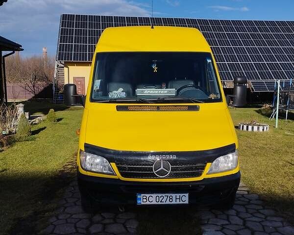 Желтый Мерседес Sprinter, объемом двигателя 2.7 л и пробегом 550 тыс. км за 10450 $, фото 2 на Automoto.ua