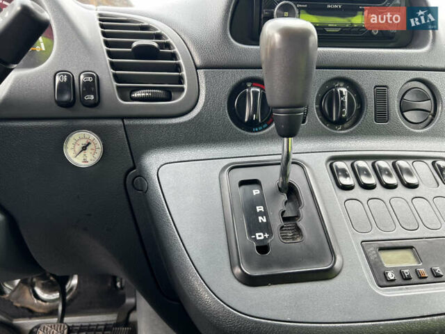 Серый Мерседес Sprinter, объемом двигателя 2.69 л и пробегом 331 тыс. км за 13800 $, фото 3 на Automoto.ua
