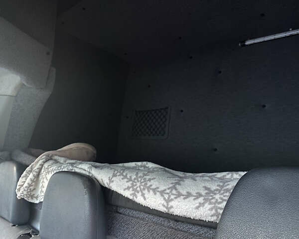Серый Мерседес Sprinter, объемом двигателя 2.15 л и пробегом 724 тыс. км за 15999 $, фото 13 на Automoto.ua