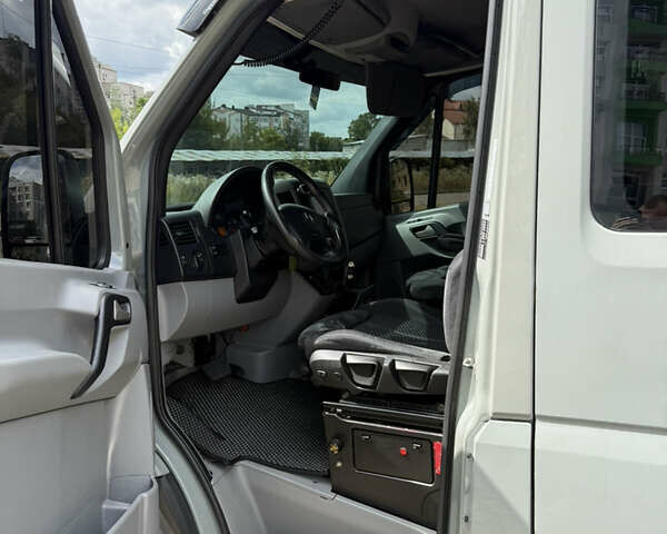 Серый Мерседес Sprinter, объемом двигателя 3 л и пробегом 575 тыс. км за 23500 $, фото 9 на Automoto.ua