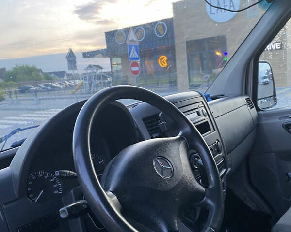 Серый Мерседес Sprinter, объемом двигателя 2.15 л и пробегом 724 тыс. км за 15999 $, фото 9 на Automoto.ua