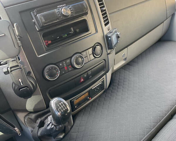 Серый Мерседес Sprinter, объемом двигателя 2.14 л и пробегом 331 тыс. км за 22000 $, фото 22 на Automoto.ua