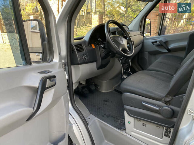 Серый Мерседес Sprinter, объемом двигателя 2.14 л и пробегом 331 тыс. км за 22000 $, фото 12 на Automoto.ua