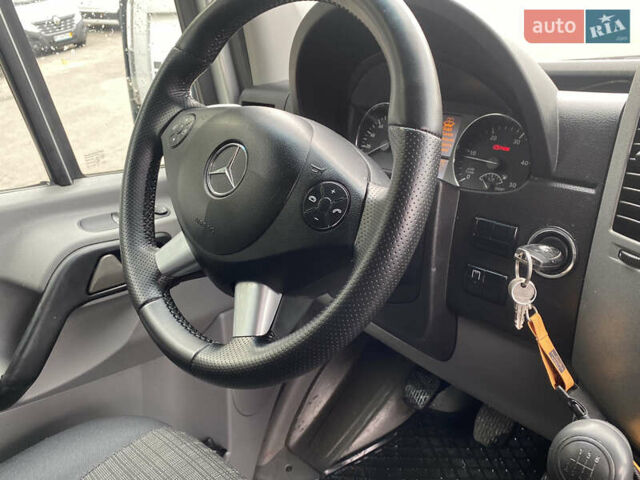 Серый Мерседес Sprinter, объемом двигателя 2.1 л и пробегом 268 тыс. км за 24900 $, фото 17 на Automoto.ua