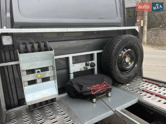 Серый Мерседес Sprinter, объемом двигателя 2.14 л и пробегом 267 тыс. км за 26900 $, фото 5 на Automoto.ua