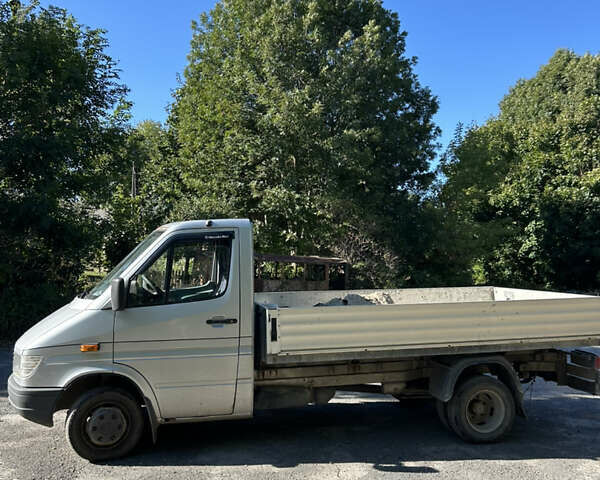 Серый Мерседес Sprinter, объемом двигателя 2.3 л и пробегом 588 тыс. км за 8200 $, фото 3 на Automoto.ua