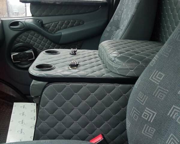 Серый Мерседес Sprinter, объемом двигателя 2.1 л и пробегом 340 тыс. км за 13500 $, фото 7 на Automoto.ua