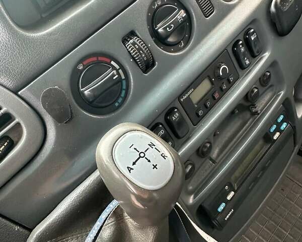 Мерседес Sprinter 2004 в Харькове на Automoto.ua Серый Мерседес Sprinter, объемом двигателя 2.2 л и пробегом 500 тыс. км за 12000 $, фото 7 на Automoto.ua