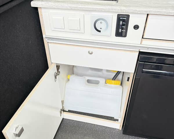 Серый Мерседес Sprinter, объемом двигателя 2.14 л и пробегом 140 тыс. км за 55000 $, фото 9 на Automoto.ua