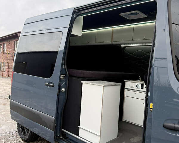 Серый Мерседес Sprinter, объемом двигателя 2.14 л и пробегом 140 тыс. км за 55000 $, фото 4 на Automoto.ua