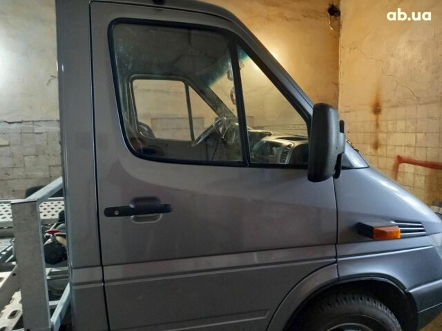 Серый Мерседес Sprinter, объемом двигателя 2.7 л и пробегом 320 тыс. км за 18000 $, фото 7 на Automoto.ua