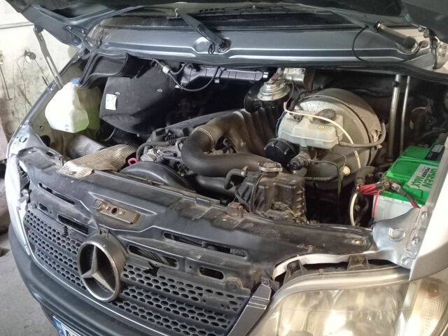 Серый Мерседес Sprinter, объемом двигателя 2.7 л и пробегом 320 тыс. км за 18000 $, фото 5 на Automoto.ua