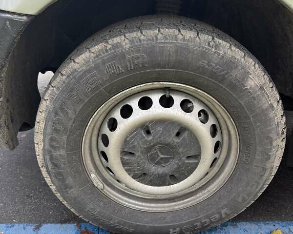 Серый Мерседес Sprinter, объемом двигателя 2.2 л и пробегом 415 тыс. км за 15500 $, фото 5 на Automoto.ua