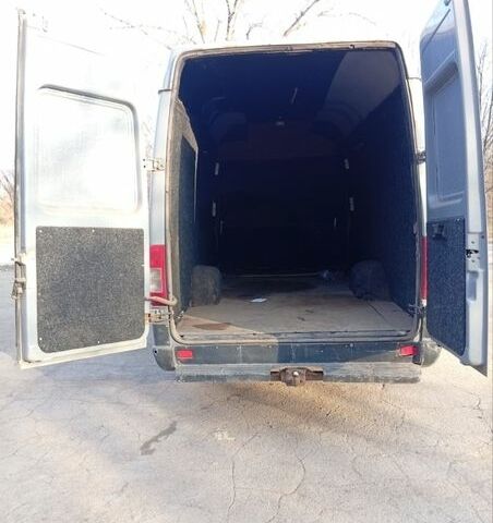 Серый Мерседес Sprinter, объемом двигателя 2.69 л и пробегом 360 тыс. км за 9000 $, фото 7 на Automoto.ua