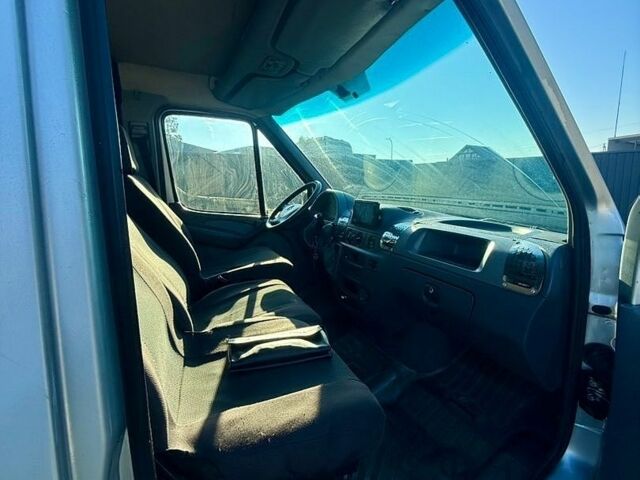 Серый Мерседес Sprinter, объемом двигателя 2.2 л и пробегом 372 тыс. км за 5900 $, фото 5 на Automoto.ua