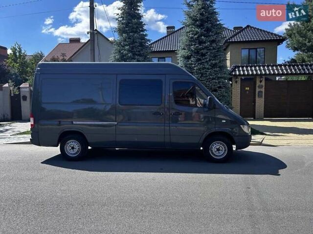 Серый Мерседес Sprinter, объемом двигателя 2.15 л и пробегом 410 тыс. км за 10000 $, фото 6 на Automoto.ua