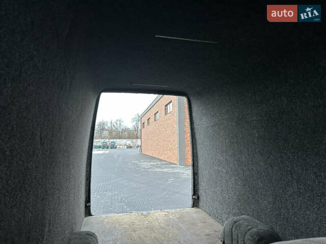 Сірий Мерседес Sprinter, об'ємом двигуна 2.15 л та пробігом 760 тис. км за 8900 $, фото 21 на Automoto.ua