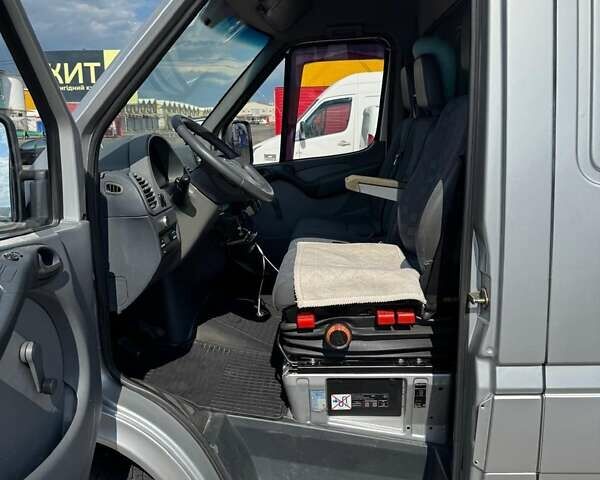 Серый Мерседес Sprinter, объемом двигателя 2.1 л и пробегом 436 тыс. км за 11750 $, фото 12 на Automoto.ua