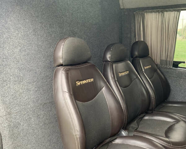 Серый Мерседес Sprinter, объемом двигателя 2.2 л и пробегом 457 тыс. км за 8800 $, фото 7 на Automoto.ua