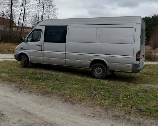 Серый Мерседес Sprinter, объемом двигателя 2.15 л и пробегом 730 тыс. км за 8800 $, фото 6 на Automoto.ua