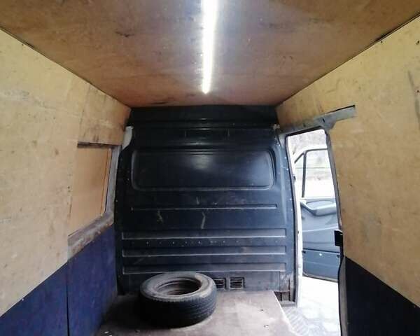 Серый Мерседес Sprinter, объемом двигателя 2.15 л и пробегом 730 тыс. км за 8800 $, фото 16 на Automoto.ua