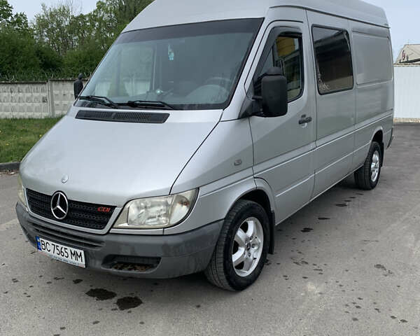 Серый Мерседес Sprinter, объемом двигателя 2.2 л и пробегом 457 тыс. км за 8800 $, фото 1 на Automoto.ua