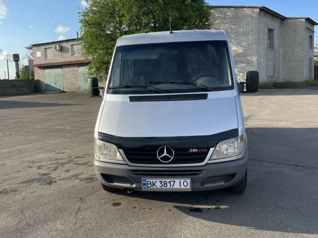 Серый Мерседес Sprinter, объемом двигателя 2.7 л и пробегом 460 тыс. км за 10000 $, фото 5 на Automoto.ua
