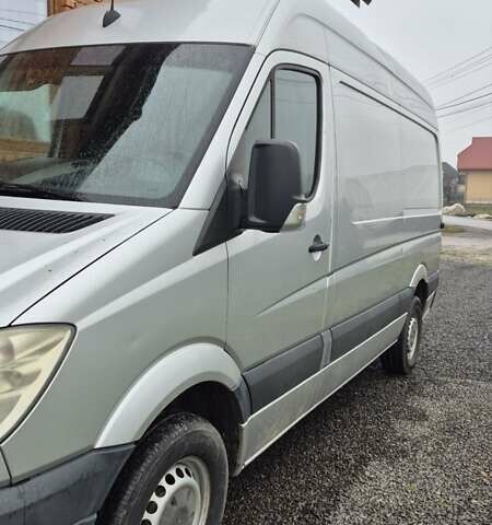 Серый Мерседес Sprinter, объемом двигателя 2.1 л и пробегом 415 тыс. км за 10000 $, фото 2 на Automoto.ua