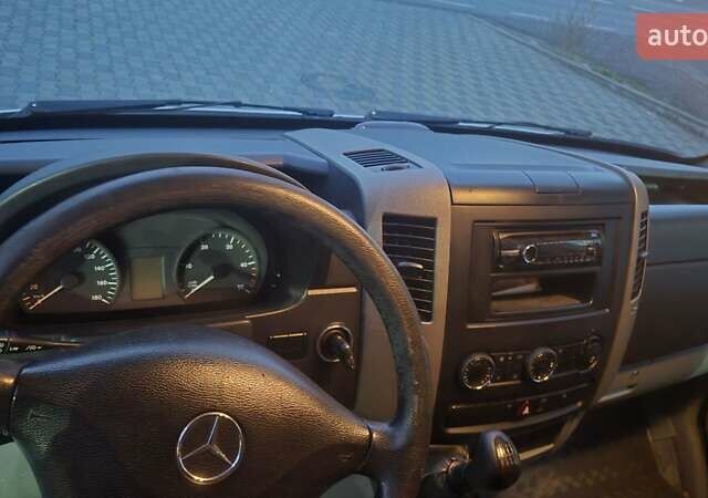 Серый Мерседес Sprinter, объемом двигателя 2.1 л и пробегом 415 тыс. км за 10000 $, фото 17 на Automoto.ua