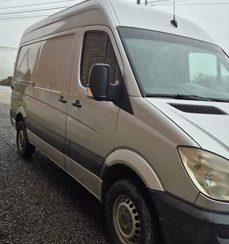 Серый Мерседес Sprinter, объемом двигателя 2.1 л и пробегом 415 тыс. км за 10000 $, фото 1 на Automoto.ua