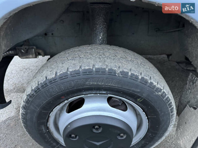 Серый Мерседес Sprinter, объемом двигателя 2.7 л и пробегом 398 тыс. км за 18900 $, фото 3 на Automoto.ua