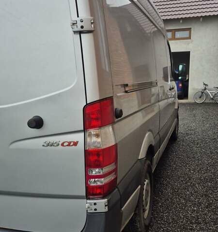 Серый Мерседес Sprinter, объемом двигателя 2.1 л и пробегом 415 тыс. км за 10000 $, фото 4 на Automoto.ua