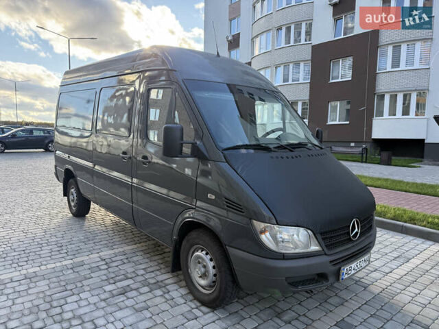 Серый Мерседес Sprinter, объемом двигателя 2.2 л и пробегом 400 тыс. км за 9800 $, фото 2 на Automoto.ua