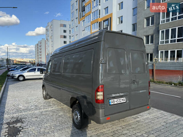 Серый Мерседес Sprinter, объемом двигателя 2.2 л и пробегом 400 тыс. км за 9800 $, фото 6 на Automoto.ua