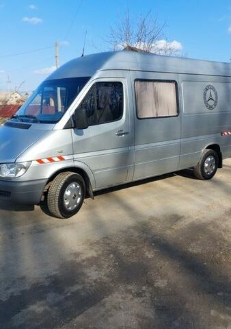 Серый Мерседес Sprinter, объемом двигателя 0 л и пробегом 470 тыс. км за 12200 $, фото 3 на Automoto.ua