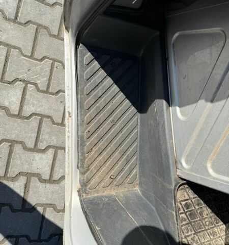 Серый Мерседес Sprinter, объемом двигателя 2.15 л и пробегом 500 тыс. км за 7500 $, фото 5 на Automoto.ua