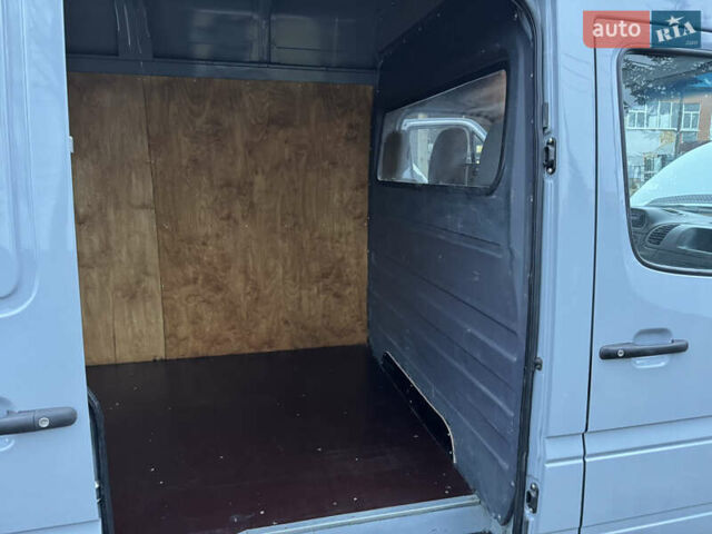 Серый Мерседес Sprinter, объемом двигателя 2.7 л и пробегом 398 тыс. км за 18900 $, фото 14 на Automoto.ua