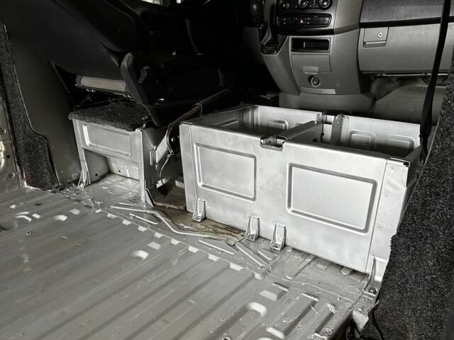 Серый Мерседес Sprinter, объемом двигателя 2.2 л и пробегом 860 тыс. км за 11500 $, фото 21 на Automoto.ua