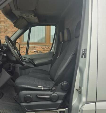 Серый Мерседес Sprinter, объемом двигателя 2.1 л и пробегом 415 тыс. км за 10000 $, фото 9 на Automoto.ua