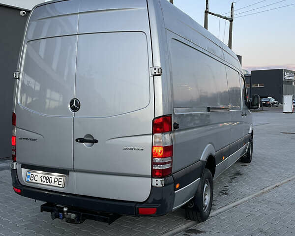 Серый Мерседес Sprinter, объемом двигателя 3 л и пробегом 500 тыс. км за 12000 $, фото 1 на Automoto.ua