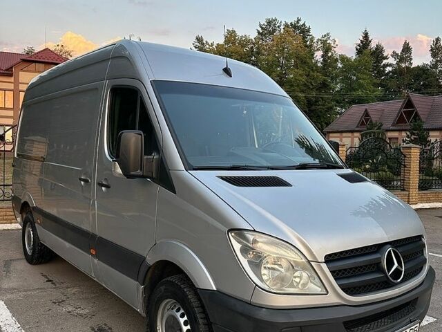 Серый Мерседес Sprinter, объемом двигателя 2.2 л и пробегом 732 тыс. км за 9700 $, фото 1 на Automoto.ua