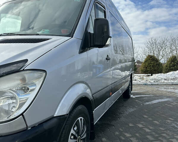 Серый Мерседес Sprinter, объемом двигателя 2.69 л и пробегом 400 тыс. км за 12000 $, фото 8 на Automoto.ua