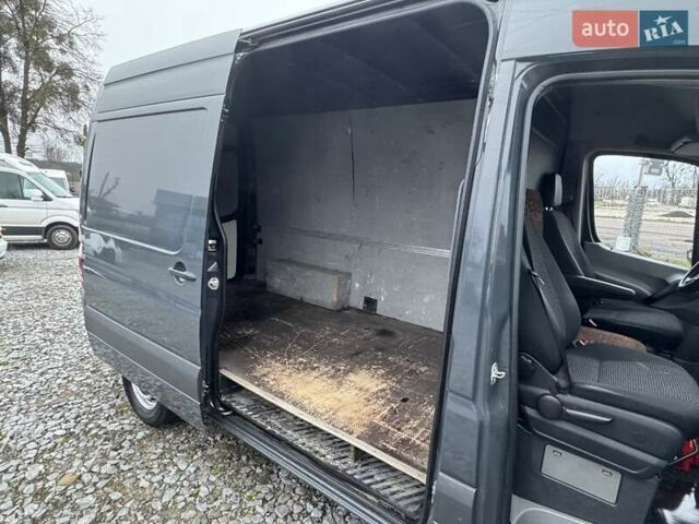 Серый Мерседес Sprinter, объемом двигателя 2.15 л и пробегом 444 тыс. км за 11350 $, фото 16 на Automoto.ua