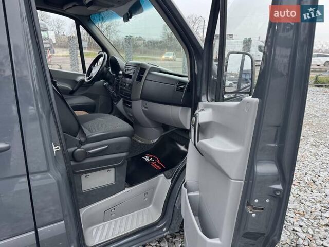 Серый Мерседес Sprinter, объемом двигателя 2.15 л и пробегом 444 тыс. км за 11350 $, фото 13 на Automoto.ua