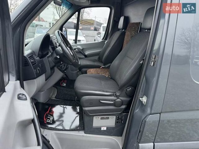 Серый Мерседес Sprinter, объемом двигателя 2.15 л и пробегом 444 тыс. км за 11350 $, фото 11 на Automoto.ua