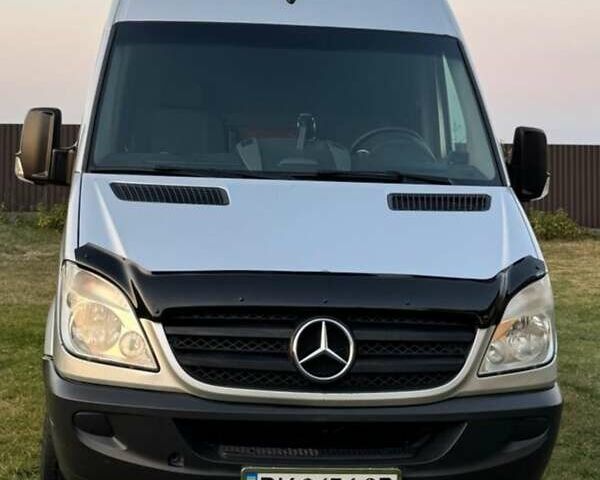 Серый Мерседес Sprinter, объемом двигателя 2.1 л и пробегом 401 тыс. км за 11500 $, фото 3 на Automoto.ua