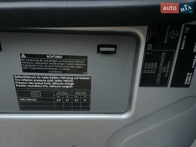 Серый Мерседес Sprinter, объемом двигателя 2.14 л и пробегом 340 тыс. км за 20000 $, фото 14 на Automoto.ua