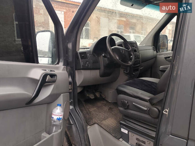 Серый Мерседес Sprinter, объемом двигателя 2.1 л и пробегом 571 тыс. км за 10000 $, фото 2 на Automoto.ua