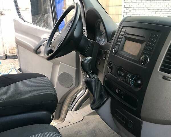 Серый Мерседес Sprinter, объемом двигателя 2.14 л и пробегом 280 тыс. км за 14999 $, фото 2 на Automoto.ua
